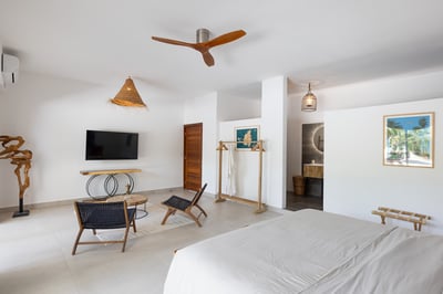 Luxury Villa Photo #36