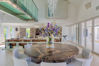 Luxury Villa Photo #18
