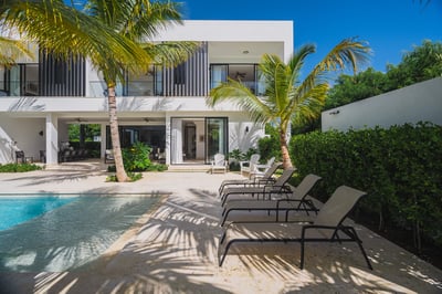 Luxury Villa Photo #5