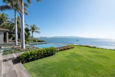 Luxury Villa Photo #8