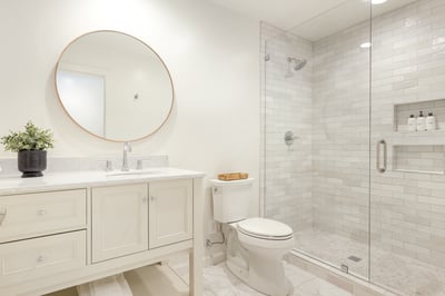 Mica's en suite bathroom