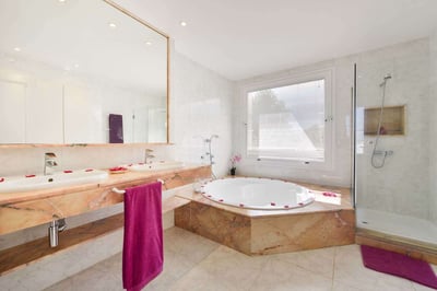 Luxury Villa Photo #17