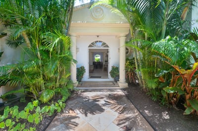 Luxury Villa Photo #6