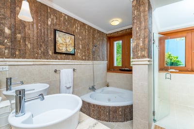 Luxury Villa Photo #47