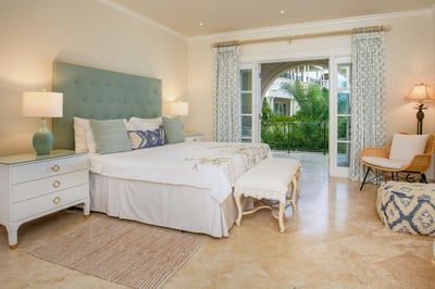 Luxury Villa Photo #6