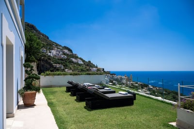 Luxury Villa Photo #8
