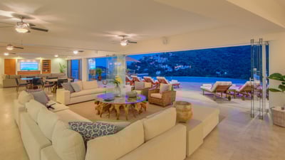 Luxury Villa Photo #27