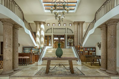 Luxury Villa Photo #30