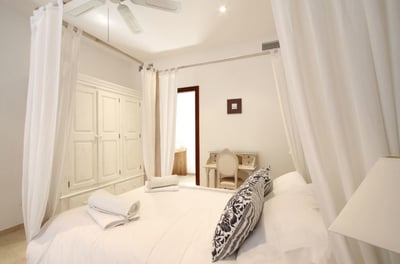 Luxury Villa Photo #13