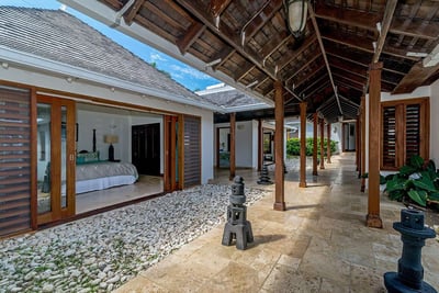 Luxury Villa Photo #11