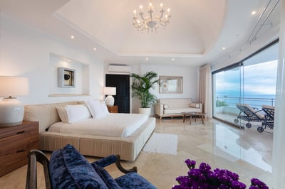 Luxury Villa Photo #29