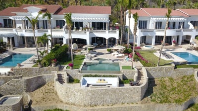 Luxury Villa Photo #2