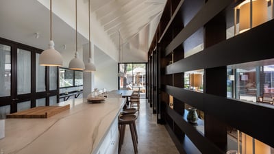 Kitchen & Dining Area: Fully equipped kitchen, electric oven, gas stove, microwave, fridge and freez