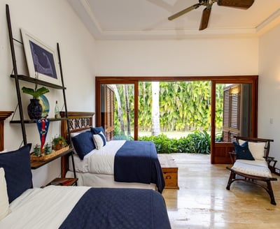 Luxury Villa Photo #34