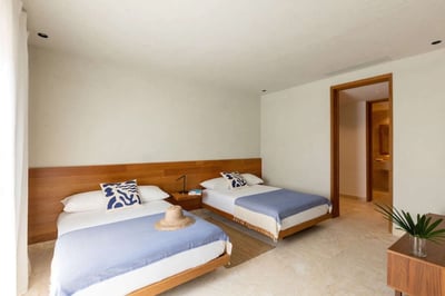 Luxury Villa Photo #18