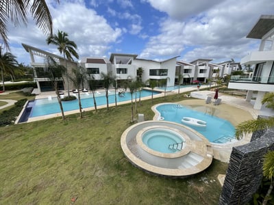 Luxury Villa Photo #3
