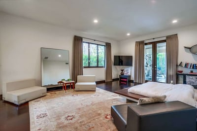 Luxury Villa Photo #40