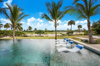 Luxury Villa Photo #11