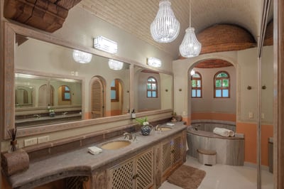 Luxury Villa Photo #39