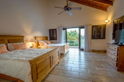 Luxury Villa Photo #18