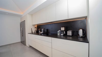 Kitchen & Dining Area