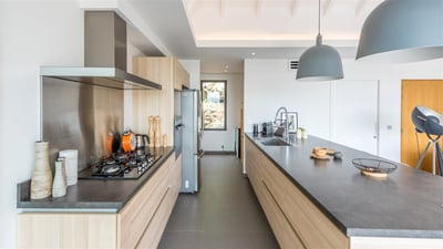 Kitchen & Dining Area