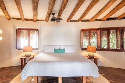 Luxury Villa Photo #16