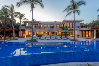 Luxury Villa Photo #4