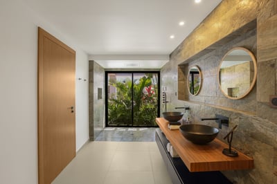 Luxury Villa Photo #31
