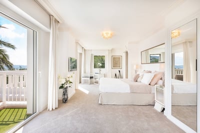 Luxury Villa Photo #18