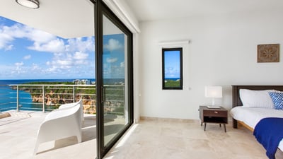 Luxury Villa Photo #23