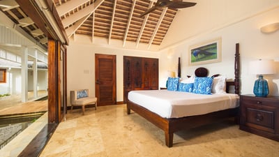 Luxury Villa Photo #16