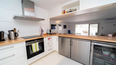 Kitchen & Dining Area