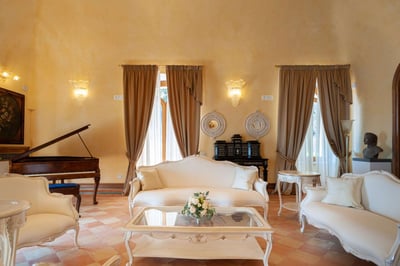 Luxury Villa Photo #27