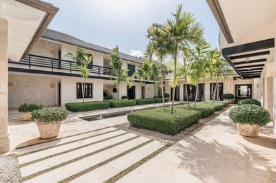 Luxury Villa Photo #9