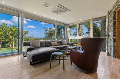 Luxury Villa Photo #30