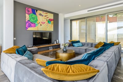 Luxury Villa Photo #17