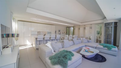 Luxury Villa Photo #15