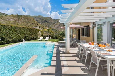 Luxury Villa Photo #9