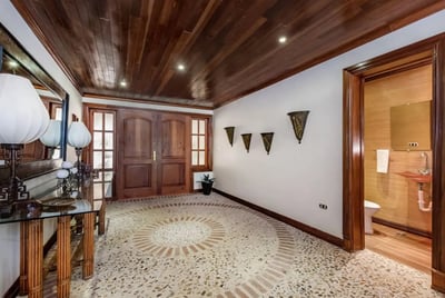 Luxury Villa Photo #67