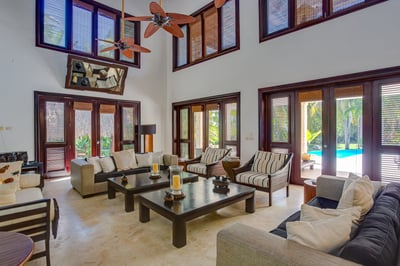 Luxury Villa Photo #19