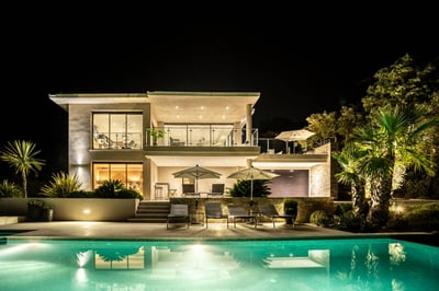 Luxury Villa Photo #3