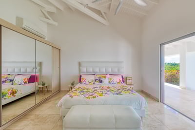 Luxury Villa Photo #17