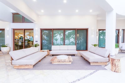 Luxury Villa Photo #6
