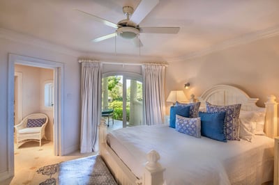 Luxury Villa Photo #22