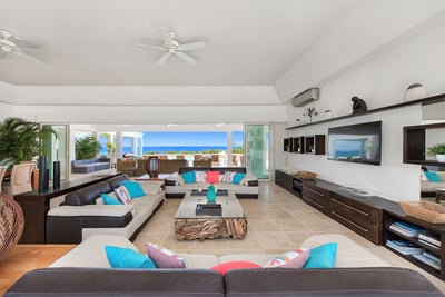 Luxury Villa Photo #23