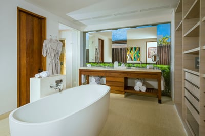 Luxury Villa Photo #32