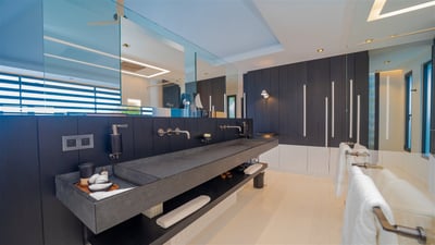 Luxury Villa Photo #38
