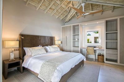 Luxury Villa Photo #30