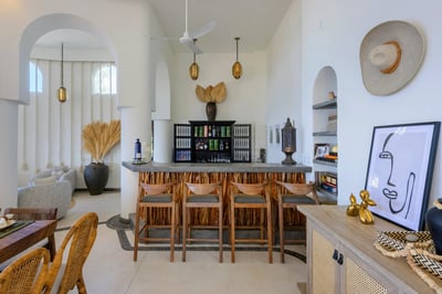 Luxury Villa Photo #18